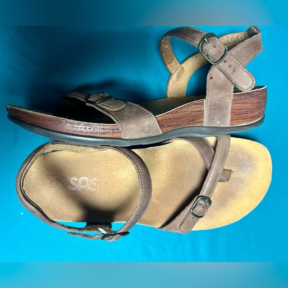 SAS PAMPA TOE LOOP CHOCOLATE LEATHER LOW WEDGE SANDAL
Size 10.5 - Picture 4 of 10